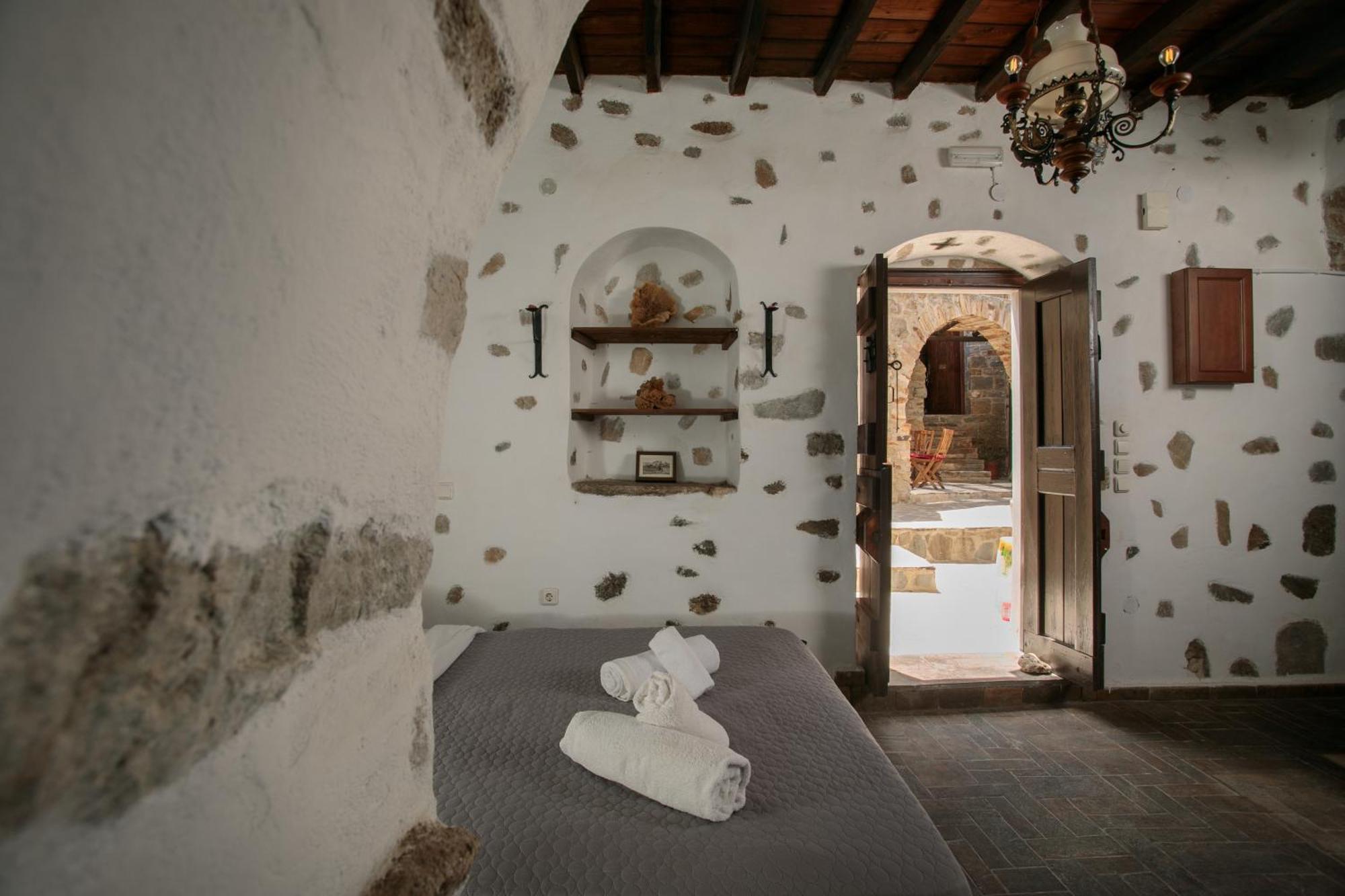 Themed House "Castle Halaros" View 17Th Century Villa Glinado Naxos Exterior photo